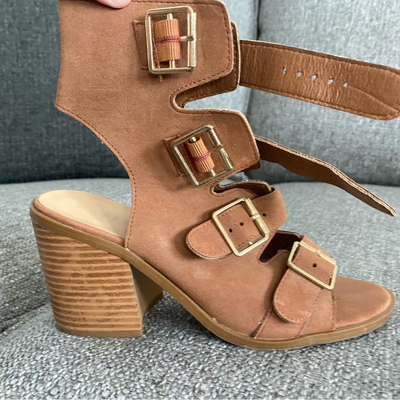 Brown high heel! Wore twice still lots of life left! - Picture 1 of 4